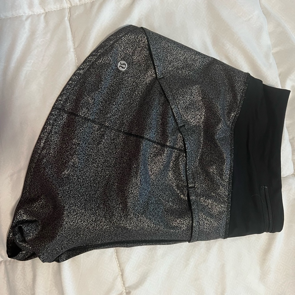 Lululemon speed up shorts- Foil Luminosity print Black/Silver